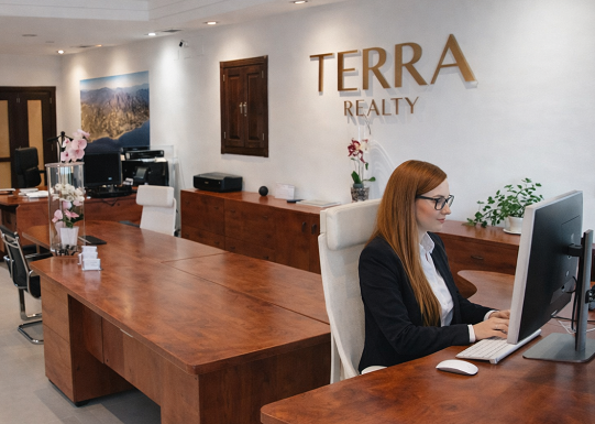 sara terra realty